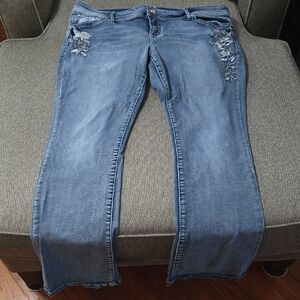 Apt. 9 Women's Blue Straight Leg Jeans with Floral Detail